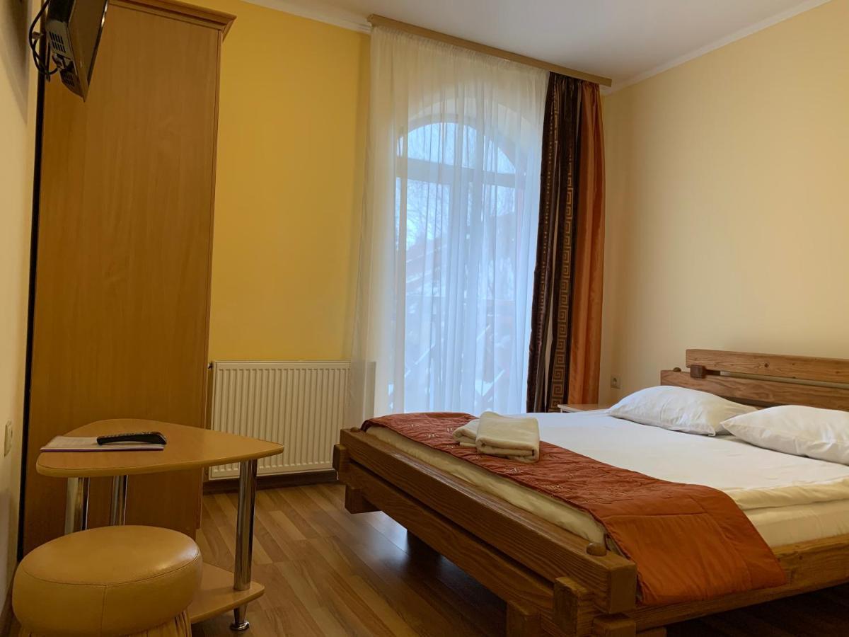 Hotel Kalyna Vorochta Buitenkant foto
