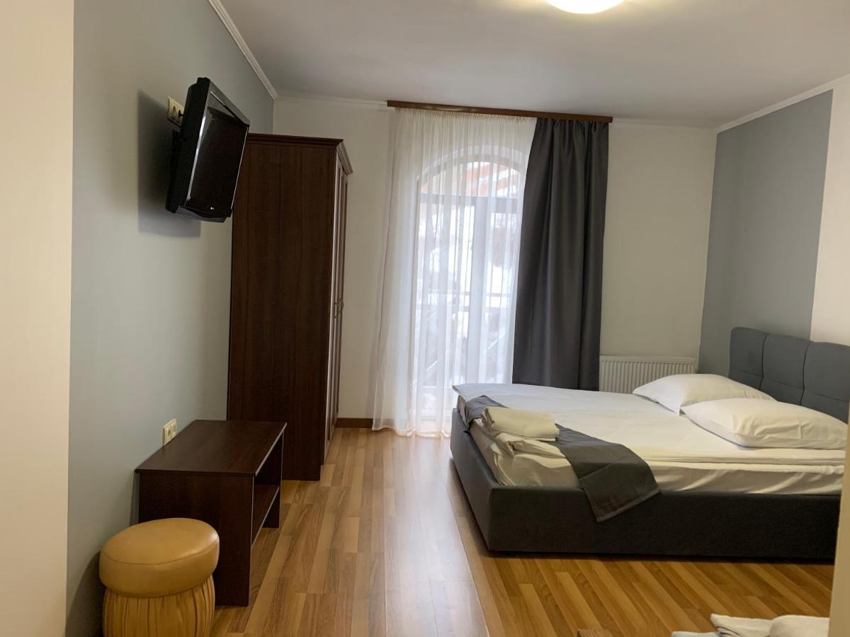 Hotel Kalyna Vorochta Buitenkant foto