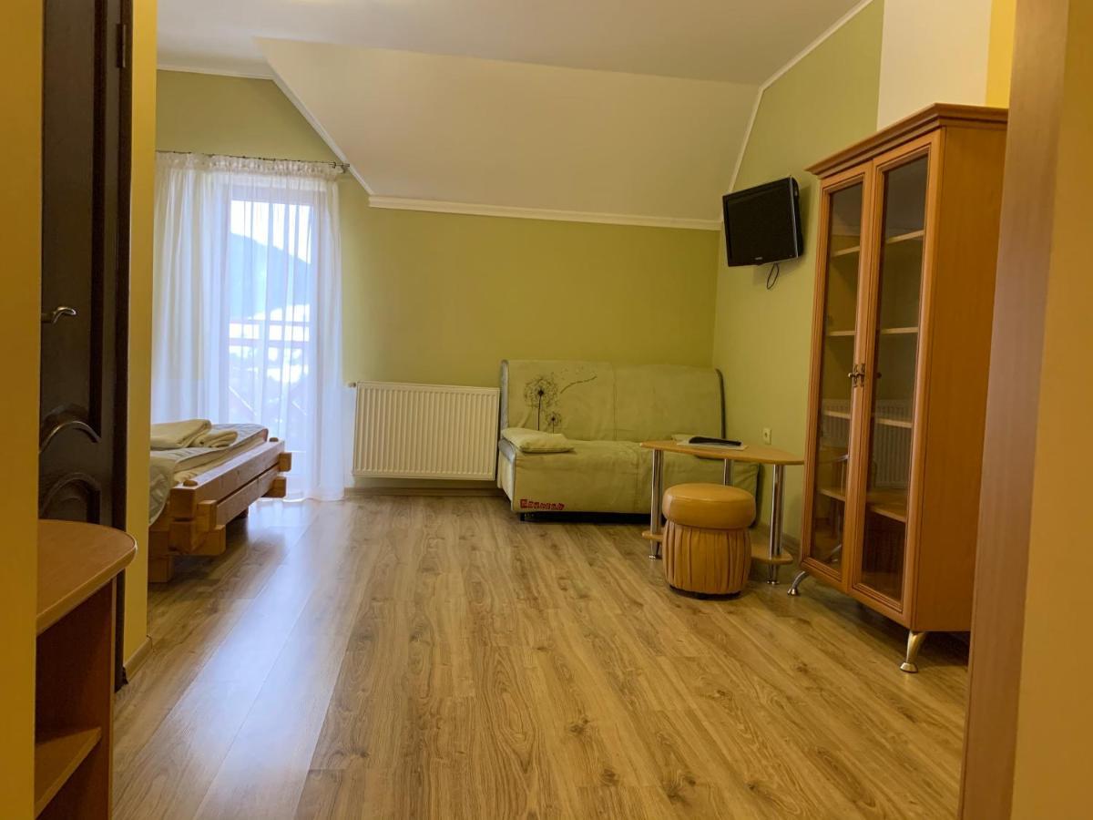 Hotel Kalyna Vorochta Buitenkant foto