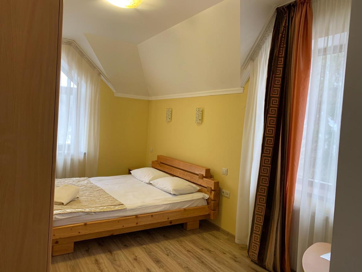 Hotel Kalyna Vorochta Buitenkant foto