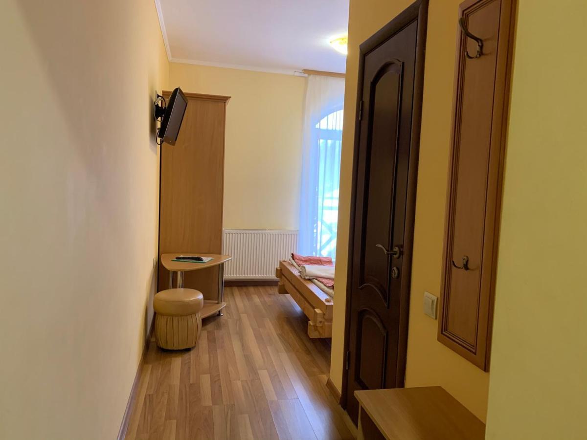 Hotel Kalyna Vorochta Buitenkant foto