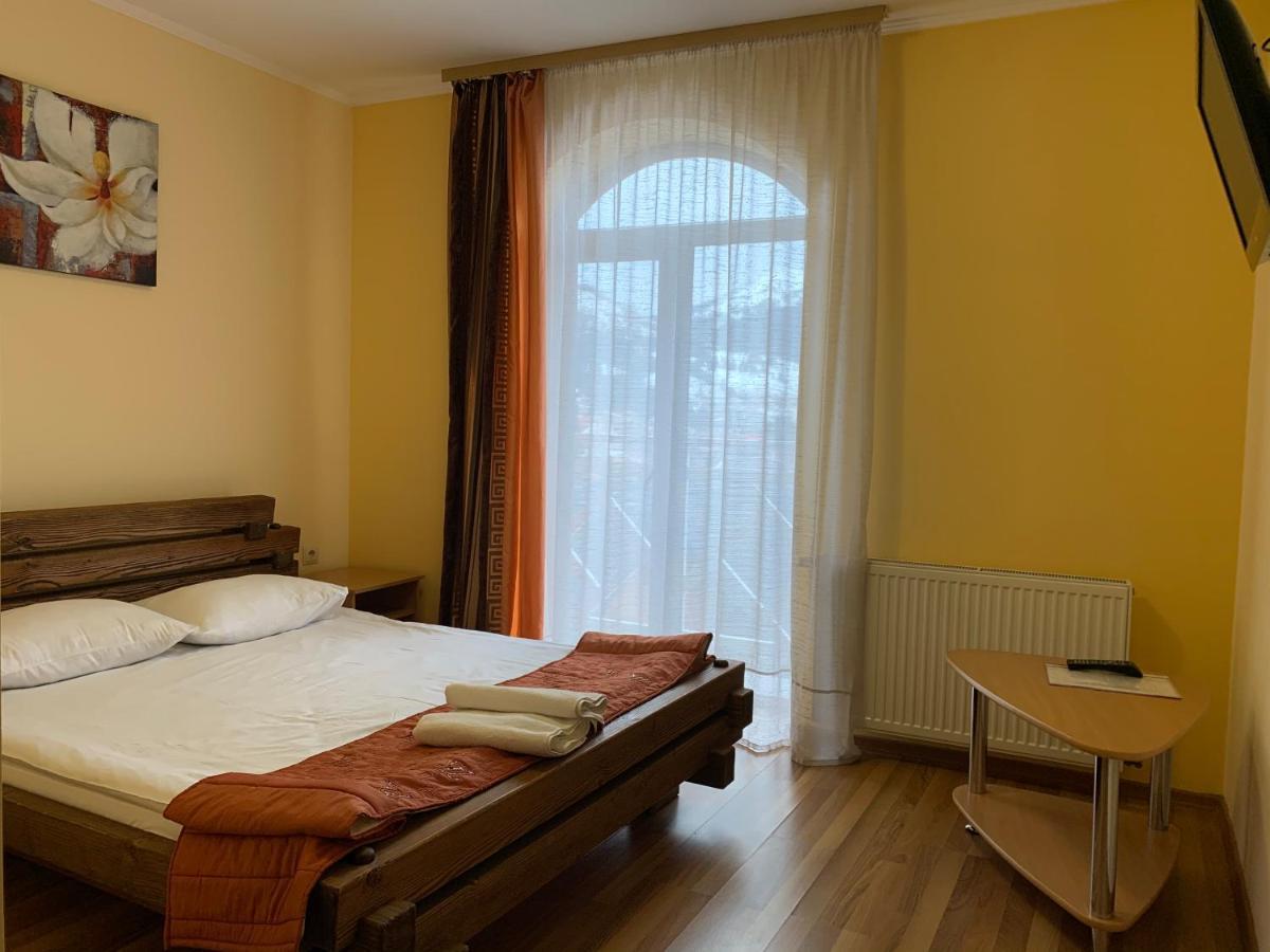 Hotel Kalyna Vorochta Buitenkant foto