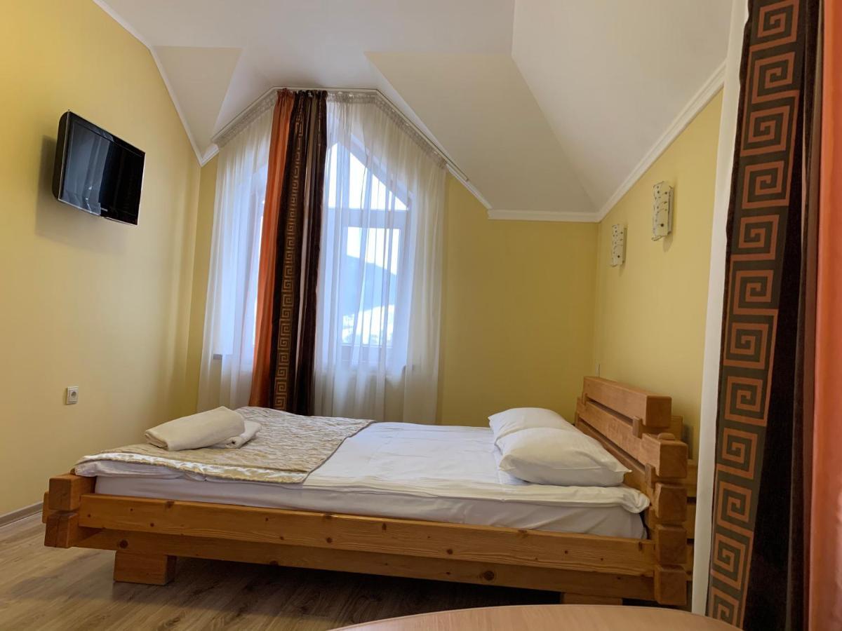 Hotel Kalyna Vorochta Buitenkant foto